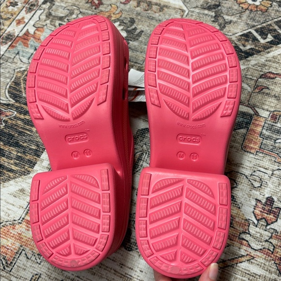 NWOT Crocs Classic Siren Platform Clogs Hyper Pink - Picture 9 of 9